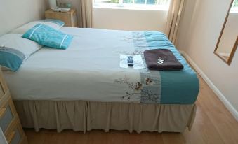 En Suite Shower Room Double Room with 1 Double Deyr