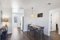 New Listing Vineyard Valley Views - Balcony Hotels near Hollywood Wax Museum