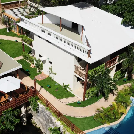 Posada Sian Kaan Playa del Carmen - Wellness Oriented Hotel Отели рядом с достопримечательностью «Международный вокзал автобусов ADO»