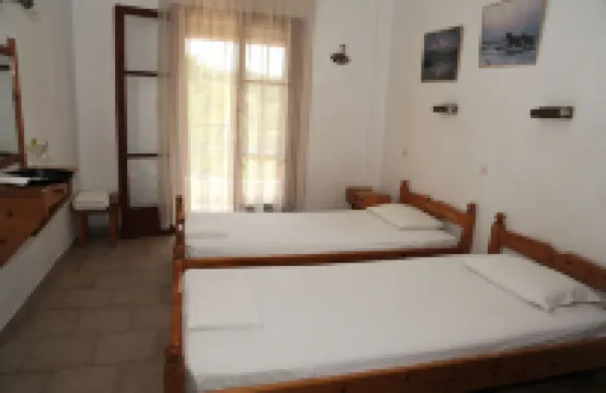 Captains Studios & Apartments