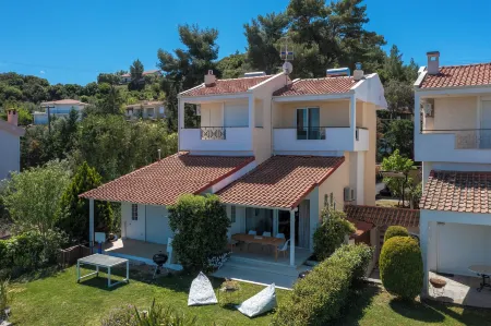 NG Villas Polichrono