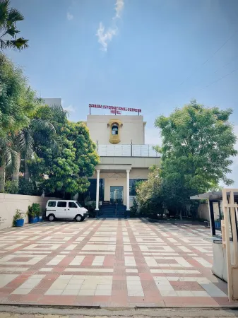 Saibaba International Supreme Hotel Отели в г. Ахмеднагар
