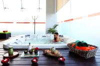 Harris Hotel & Conventions Gubeng - spa