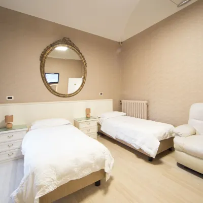 Hotel Globo Suite-Correnti Hotels Hotels near Ariston Theatre