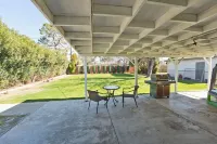 BFL Airport Casita, 2 bed 1 bath Great backyard! Wifi & A/C!