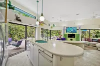 Unique Art Nature Hideaway Walkable to Wilton Drive -  Privatzimmer