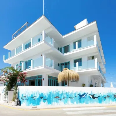 Hostal Cala Llombards Hotels near Cala s'Almunia