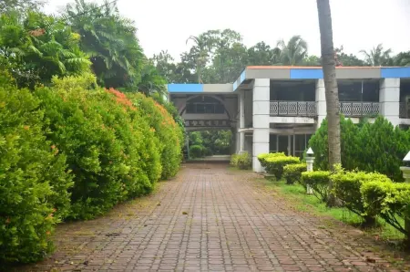 Asiri Hotel Отели в г. Gampaha