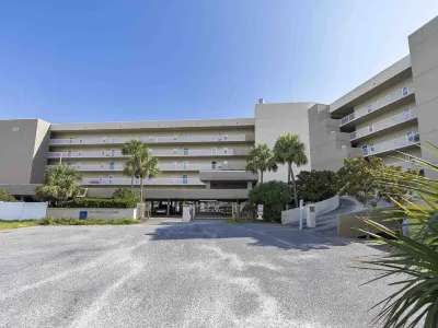 Palm Court Yacht Club #308