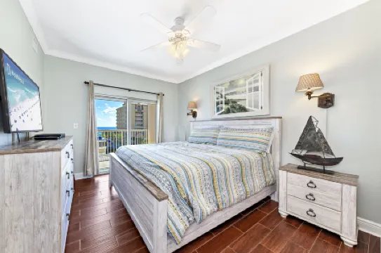 Crystal Tower Comfort Condos by Hosteeva