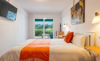 Designer Luxury Two Bedroom Apartment