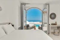Oyster Luxury Suites - Infinity Pools