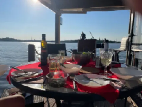 Time Out on the Havel - Houseboat "nautikhus"