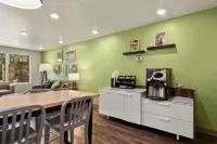 WoodSpring Suites Port Orange - Daytona Beach - parking