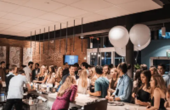 索瓦微房間與社交酒店