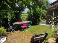 Chambres et Gîte Peyroutas "Amélie" à Vignonet St Emilion Hotel a Vignonet