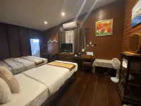 Reuan Vilawan Hotels in Damnoen Saduak District