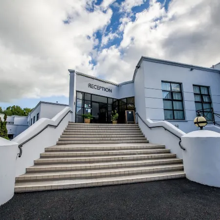 Waterfoot Hotel Отели рядом с достопримечательностью «Гилдхолл»