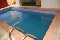Ben Auto Hotel - ที่มีสระว่ายน้ำ