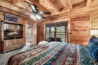 Summer Special! Pools, 2 HotTubs, Theater, Pet Friendly - 4-Star