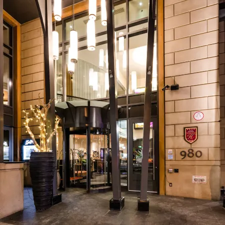 Metcalfe Hotel Montréal by Gray Collection Отели рядом с достопримечательностью «Высшая школа коммерческих студий в Монреале»