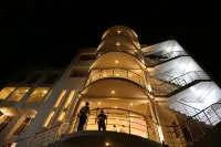 Hotel Oviya Hotel dekat Hindu College Puliyankulam