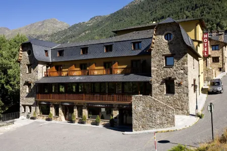 Hotel & Spa Niunit Отели рядом с достопримечательностью «Museu d'Areny i Plandolit & Museo Postal de Andorra»