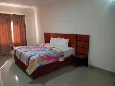 Grand Valley Hotel Hotels near Dantata Estate shopping plaza