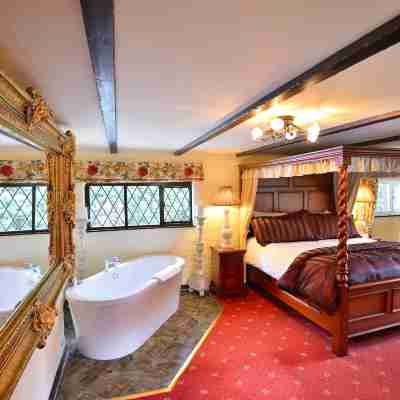 The Roundabout Hotel Rooms