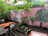 Pensione Popolo Hôtels à proximité de : 35 Port Royal Montréal