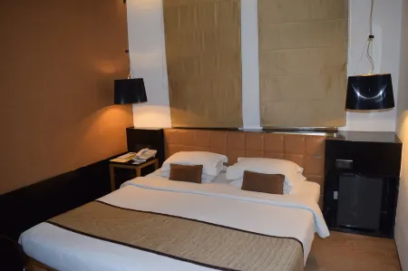 Hotel Palace Heights Отели рядом со станцией Rajiv Chowk