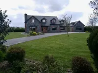 Carraig House Cozy Countryside Apartment Hotels near Old Castle