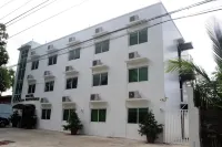 Hotel Lola Natividad - parking