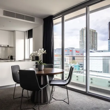 Silkari Suites at Chatswood Отели рядом с достопримечательностью «St Leonards»