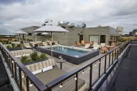 Hewing Hotel - Pools