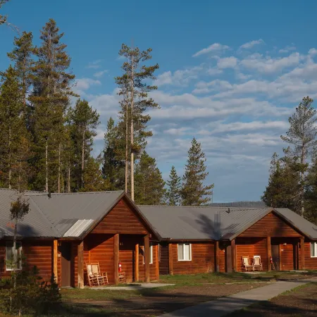 Headwaters Lodge & Cabins at Flagg Ranch