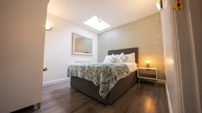 Modern Townhouse Apartment in Stratford Upon Avon with Wifi & Netflix Hotels in 