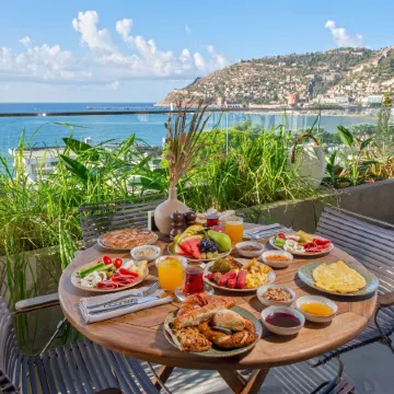 Büyük Hotel Отели рядом с достопримечательностью «Cleopatra Beach»