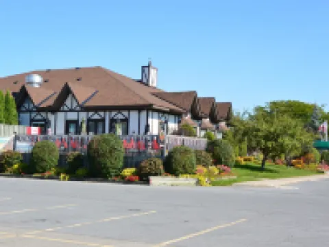 McIntosh Country Inn & Conference Centre Hotels in Stormont, Dundas and Glengarry United Counties