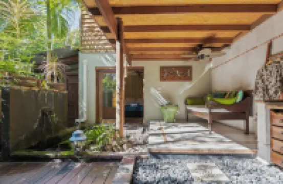 Garden Burees Hotels near Belongil Beach