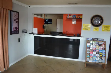 Hill Country Inn and Suite