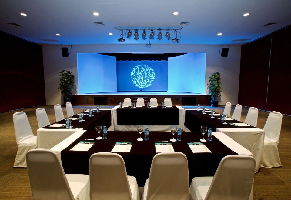 The Reef Coco Beach Resort Over view