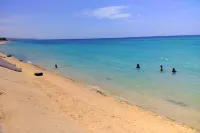 2 Bed Apt with Balcony at Runaway Bay Hoteles en Runaway Bay