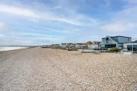 Beach View Breeze Family Holiday Home on the Shore