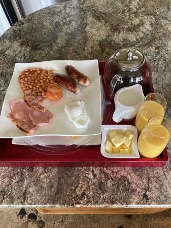 Hemples Lodge Отели рядом с достопримечательностью «Azure Garden Centre & Cafe»