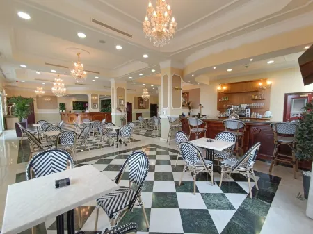 Hotel Bossh Alicia Отели в г. Альбакете