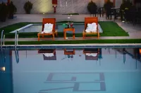 Grand Pela Hotel & Suites - Swimmingpools