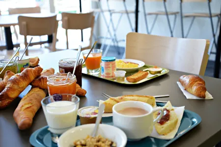 B&B Hotel Alès - Pôle Mécanique Отели в г. Русон