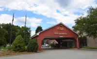Sturbridge Host Hotel and Conference Center Hotels near Grand Trunk Trail