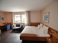Restaurant Pfrondorfer Mühle Hotels in der Nähe von Lutz Ackermann Bildhauer